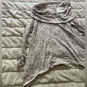 EUC Knox Rose Size XL Off the Shoulder Knit Top